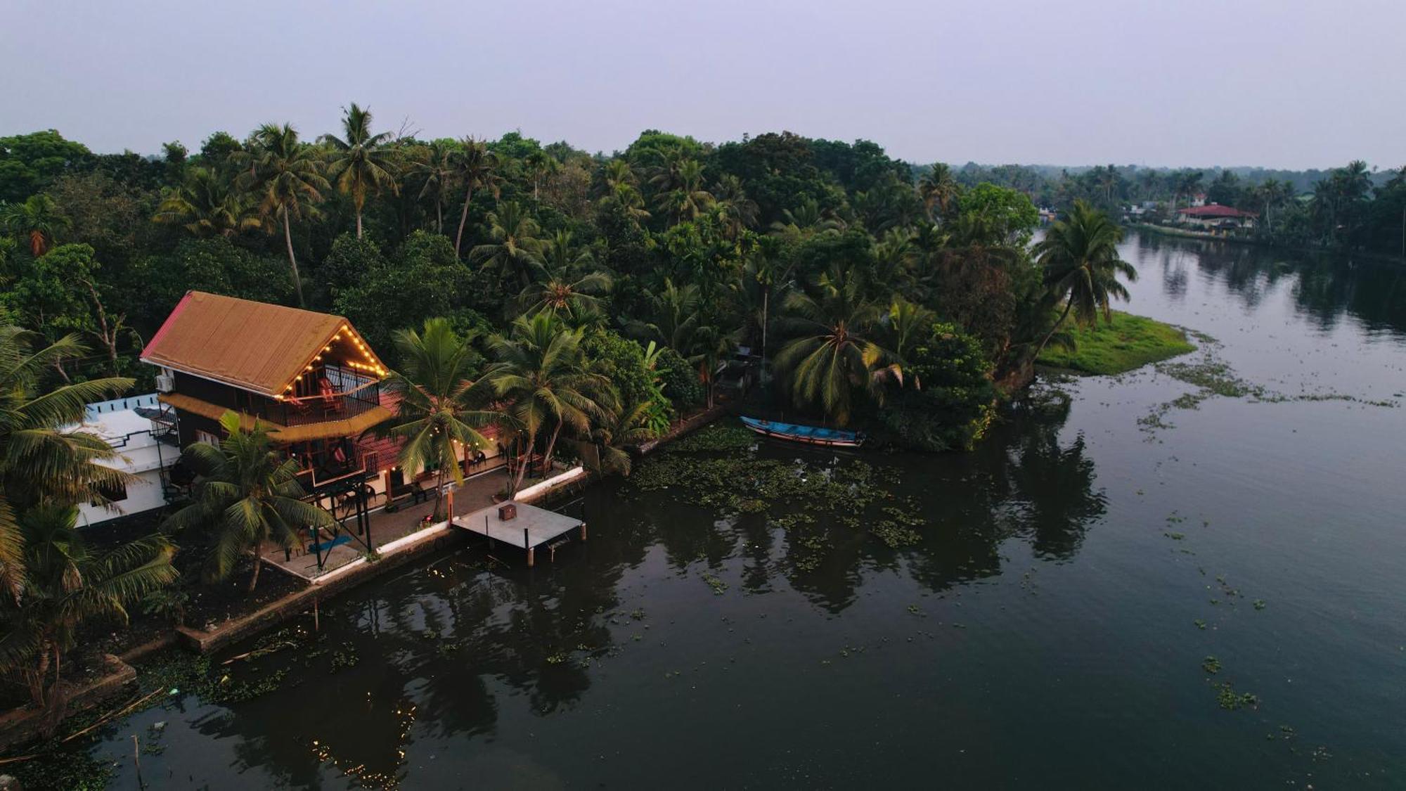 Appartamento Tulsi Kayal Retreat Champakulam Esterno foto