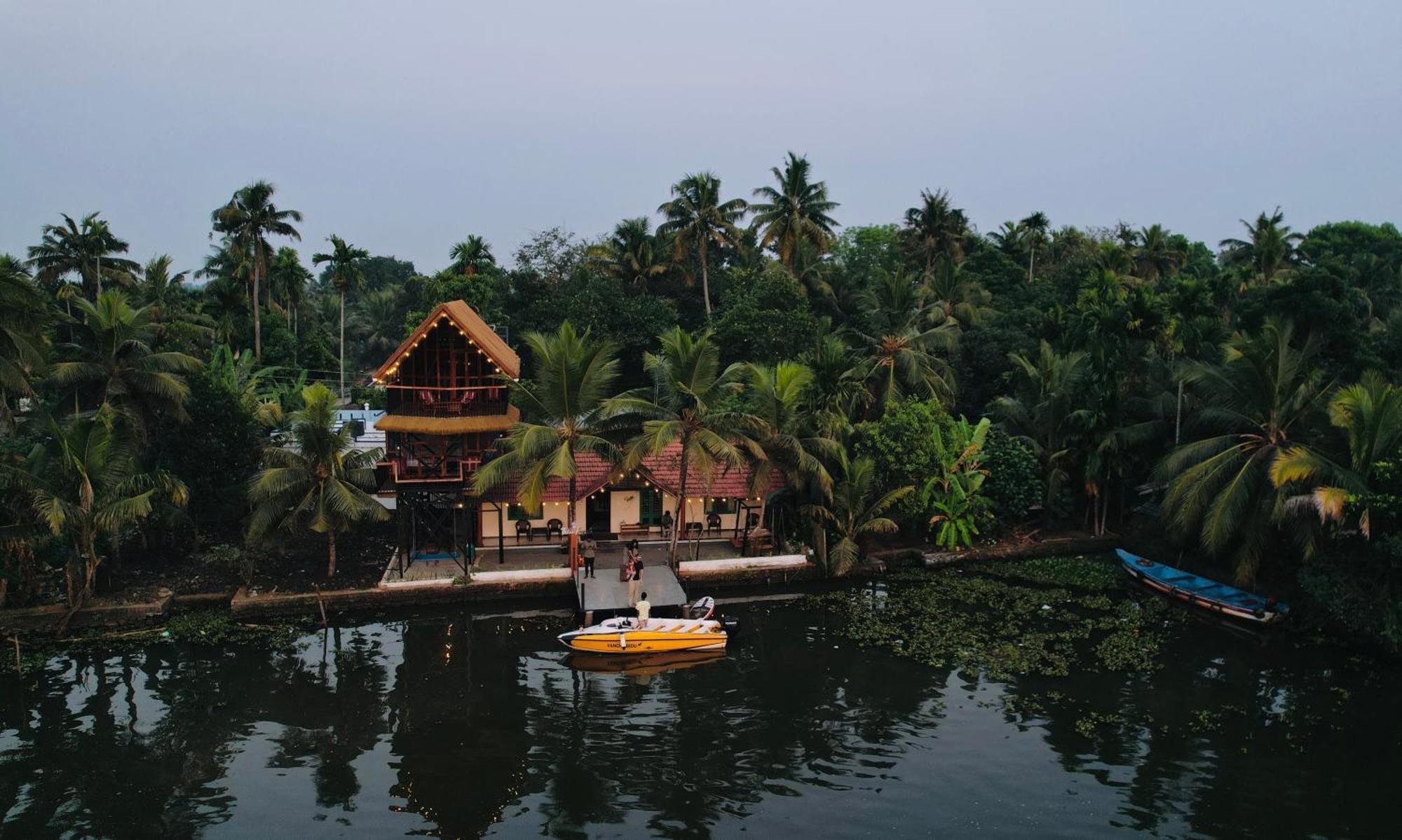Appartamento Tulsi Kayal Retreat Champakulam Esterno foto