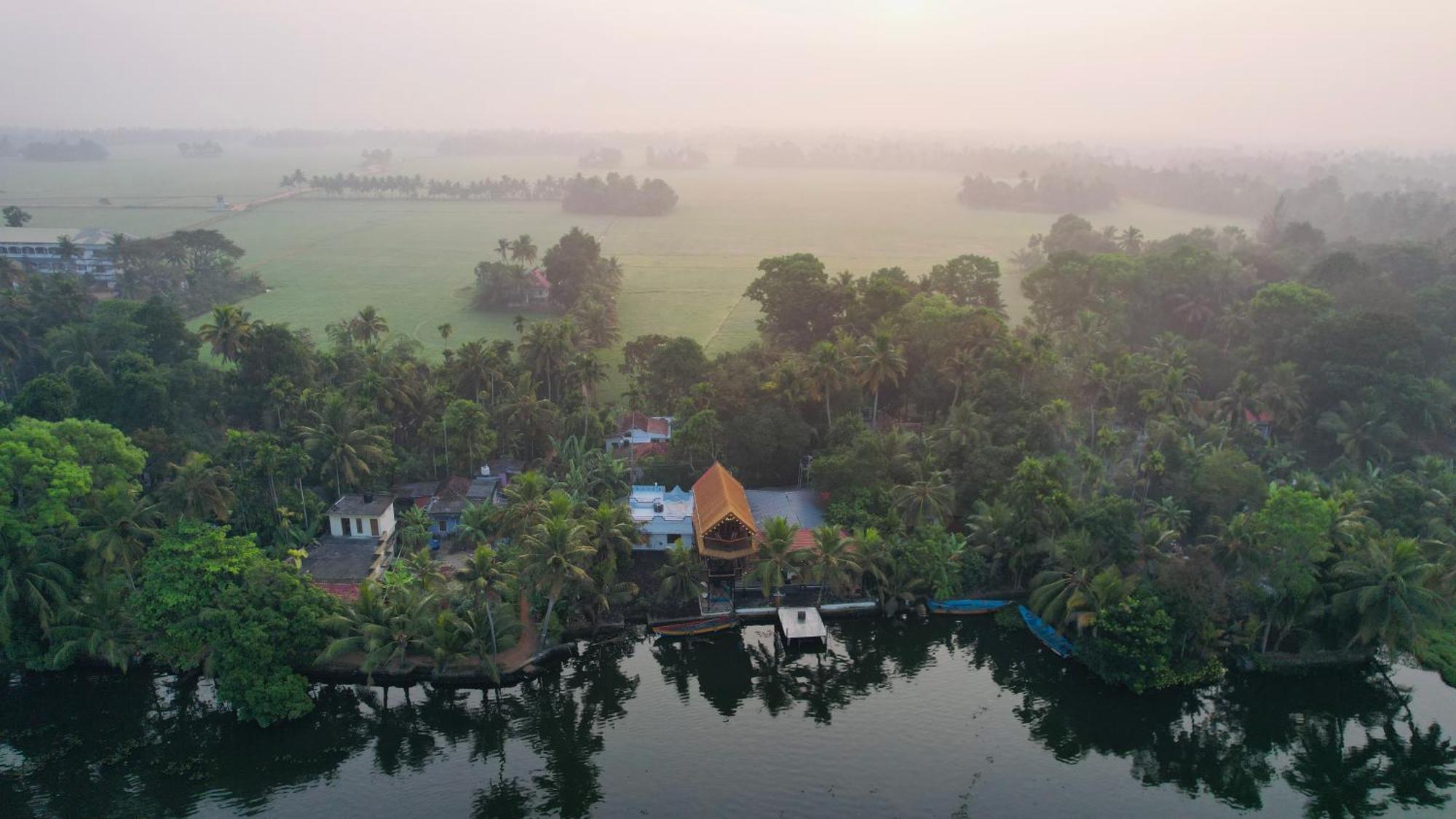 Appartamento Tulsi Kayal Retreat Champakulam Esterno foto
